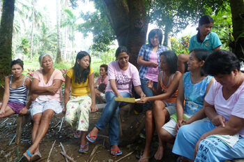 Communities are strengthened by working together on projects.  © ABM/Lina Magallanes 2012