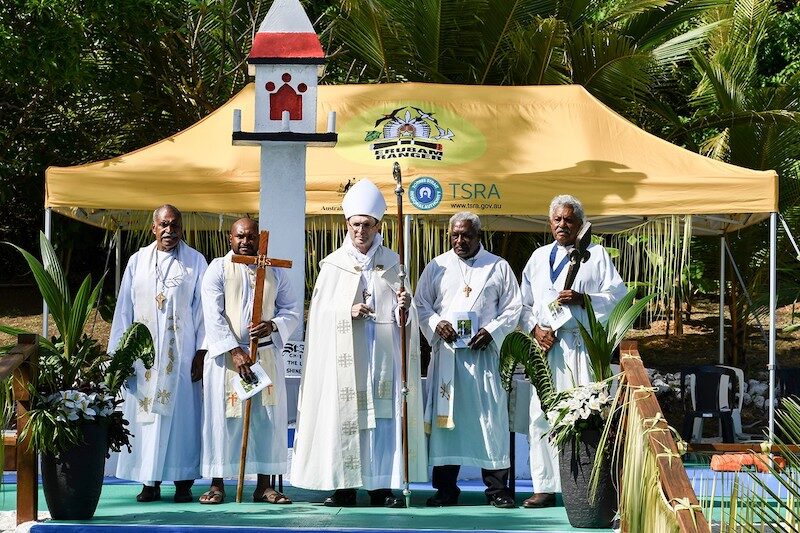 ishop Keith Joseph (centre) with (from left) Fr Dalton Cowley (Mer), Br Kelliot Betu (Melanesian Brotherhood), Deacon Danny Stephens (Ugar) and Mr Walter Lui (Erub) for the recent celebrations on Erub, standing in front of the Coming of the Light Monument