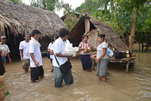 Handing out relief aid in Mandalay Diocese.