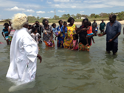 Rev'd Yulki leading baptism