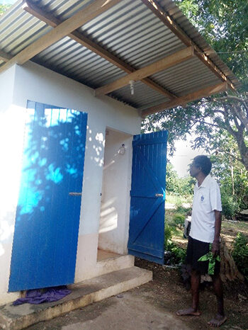 Assessing WASH Facilities at an evacuation centre in Santo. © ACOM Vanuatu.