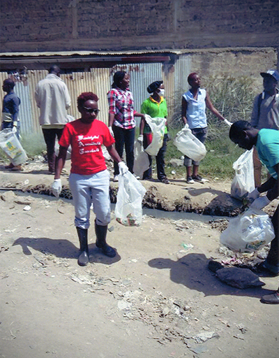Youths in Athi River Archdeaconry collect litter