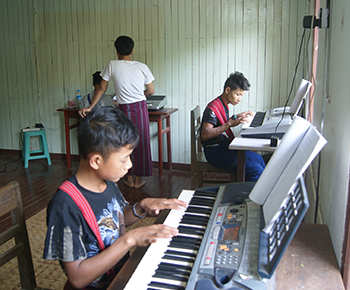 Students in the keyboard class.