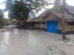 A village on Walande Island experiences salt-water flooding. © Freda Fataka, ACOM Solomon Islands. Used with permission.