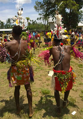 This project works to connect young people in PNG to their culture and communites. © Meagan Schwarz/ABM 2015.
