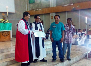 Prime Bishop Renato Abibico awards certificates