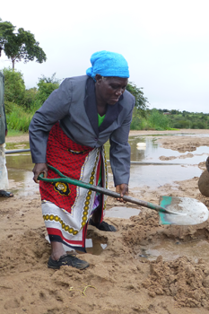 Kwa Kaloki sand dam, Kenya-water harvesting. © ABM/Beth Snedden, 2014.