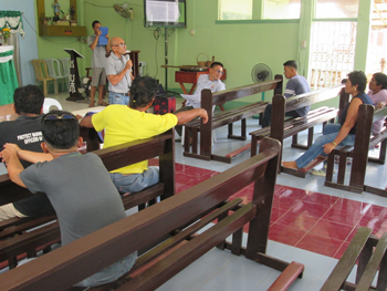 Community organising meeting in Kinatarcan, Cebu. © VIMROD, 2015.