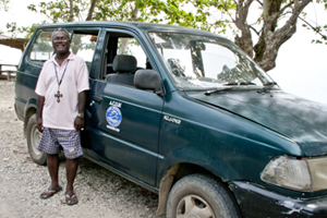 Fr Hilary Anisi learnt from visiting Mission to Seafarers in Australia. © Vivienne For/ABM, 2013.