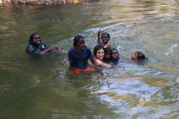 Lee MacCallum with Mandy Sammy and children relaxing at the Roper River, Roper Valley Kewulyi Community. ©ABM/Mal MacCallum 2015